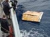 Záchranái vytahují z oceánu trosky letadla Air France
